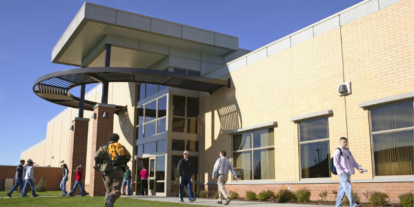 Pros and cons of a community college