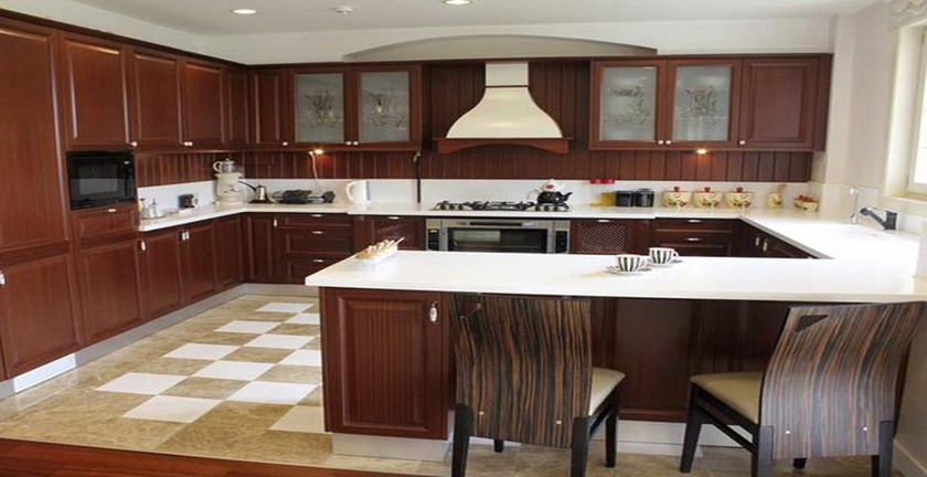 Pros and Cons of G-Shaped Kitchen