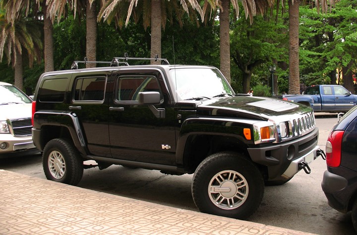 Pros and Cons of Hummer H3