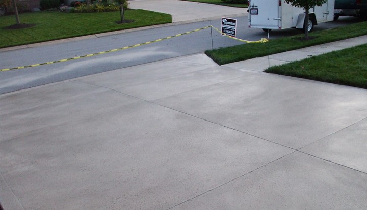 Pros and Cons of Sealing Concrete Driveway