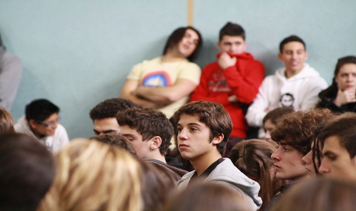 Pros and cons of teenage curfew